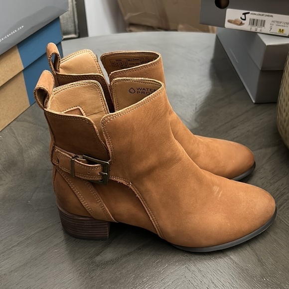 Vionic Women's Sienna Boots - Picture 4 of 15
